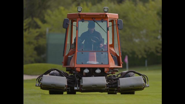 Tout Le Monde Aime Les Pingouins - The Evian Championship